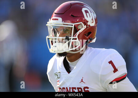 Pasadena, California, USA. 14th Sep, 2019. Oklahoma Sooners quarterback Jalen Hurts (1) looks downfield during the game versus the Oklahoma Sooners and the UCLA Bruins at The Rose Bowl. Credit: csm/Alamy Live News Stock Photo