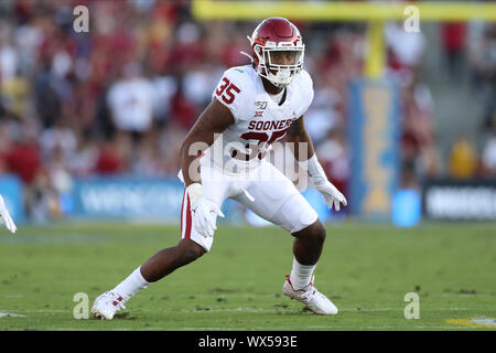 Pasadena, California, USA. 14th Sep, 2019. Oklahoma Sooners linebacker Nik Bonitto (35) eyes the play during the game versus the Oklahoma Sooners and the UCLA Bruins at The Rose Bowl. Credit: csm/Alamy Live News Stock Photo