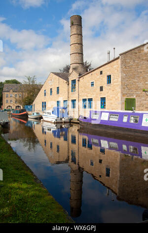 the textile mill town of Hebden Bridge by the Rochdale Canal, Upper Calder Valley, South Pennines, Halifax, West Yorkshire, England Stock Photo