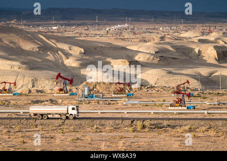 xinjiang gobi oil field Stock Photo