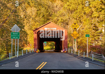 Covered bridge in West Cornwall, Connecticut Stock Photo