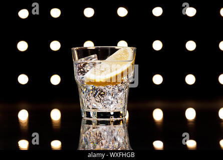 https://l450v.alamy.com/450v/wxfhgb/gin-tonic-tom-collins-wxfhgb.jpg