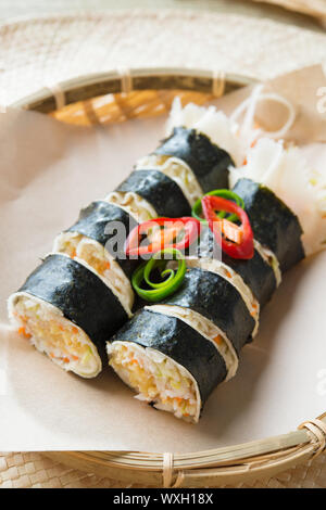 Closeup of a Singapore popiah fresh spring roll  filling with turnip, Jicama, bean sprouts, grated carrots, tofu and chopped peanuts. Popiah fresh spr Stock Photo