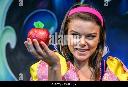 Faye Brookes as Snow White. Birmingham.UK.16 September 2019. The cast of the fairest Panto in the land came together for the first time in costume to officially launch Snow White and the Seven Dwarfs which plays at Birmingham Hippodrome from Saturday 21 December 2019 - Sunday 2 February 2020. Pictured is Faye Brookes as Snow White. Credit: Simon Hadley/ Alamy Live News. Stock Photo