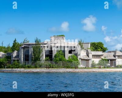 Remains of an Imperial Airways air station with a strip of sea in front on Darrell's Island, Great Sound, Bermuda Stock Photo