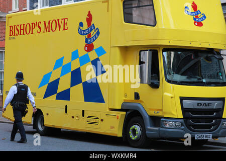 Westminster, London, UK. 17th Sep, 2019. A piano is delivered to No 11, Downing Street by a removal firm. The flat above No 11 is believed to now be the official residence of PM Johnson and girlfriend Carrie Symonds. Credit: Imageplotter/Alamy Live News Stock Photo