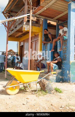 Construction workers, builders, resting at the front of a beautiful house in Guna Yala, Kuna Yala, San Blas, Panama. Stock Photo