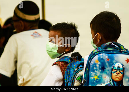 Palembang, South Sumatra, Indonesia. 17th Sep, 2019. SOUTH SUMATRA, INDONESIA - SEPTEMBER 17 : Students goes to school with condition unhealthy air caused forest fire on September 17, 2019 in Palembang city, South Sumatra province, Indonesia. Indonesia Forest fires caused parts of Sumatra to be covered with haze and included Singapore and Malaysia. Credit: Sijori Images/ZUMA Wire/Alamy Live News Stock Photo