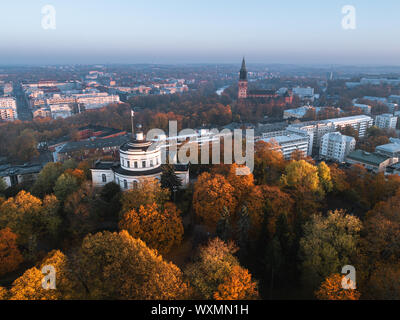 Aerial view of beautiful fall foliage and the Åbo Akademi building on Vartiovuori hill with Turku Cathedral in the background in Turku, Finland Stock Photo