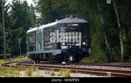 17 September 2019, Saxony, Schlettau: A railcar belonging to the military and transport company Thales is undergoing a test run at Schlettau station. The train is remotely controlled via the new 5G mobile radio standard. Vodafone has built one of the first 5G stations in Germany at the station in Schlettau. In the future, trains could be controlled remotely, for example in freight transport. The research train is part of the Smart Rail Connectivity Campus project led by Chemnitz University of Technology. In the meantime, more than 120 partners from science and industry, including Vodafone, hav Stock Photo