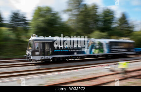 17 September 2019, Saxony, Schlettau: A railcar belonging to the military and transport company Thales is undergoing a test run at Schlettau station. The train is remotely controlled via the new 5G mobile radio standard. Vodafone has built one of the first 5G stations in Germany at the station in Schlettau. In the future, trains could be controlled remotely, for example in freight transport. The research train is part of the Smart Rail Connectivity Campus project led by Chemnitz University of Technology. In the meantime, more than 120 partners from science and industry, including Vodafone, hav Stock Photo