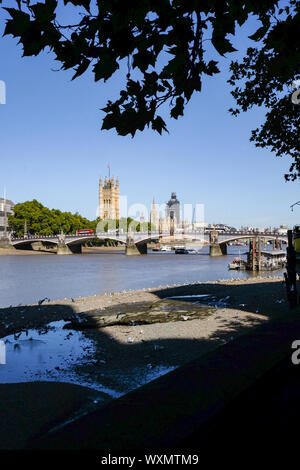 Westminster, London, UK. 17th September 2019. Clear  blue sky over London. Credit: Matthew Chattle/Alamy Live News Stock Photo