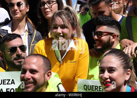 Buenos Aires, Buenos Aires, Argentina. 17th Sep, 2019. Employees of the low-cost airline Flybondi held a protest against the court order banning nighttime flights and a possible shutdown of the El Palomar air terminal. Credit: Claudio Santisteban/ZUMA Wire/Alamy Live News Stock Photo