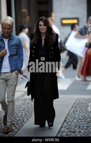 Milan, Italy. 17th Sep 2019. Milan, Lisa Vanderpump with her husband Ken Todd from Dolce and Gabbana The well-known British restaurateur, TV personality and former actress LISA VANDERPUMP arrives downtown with her husband KEN TODD and enter the Dolce & Gabbana boutique in via Montenapoleone. They leave after more than an hour and after a walk they return to the hotel. Credit: Independent Photo Agency Srl/Alamy Live News Stock Photo