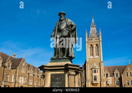 Charterhouse School, a historic boarding school in Surrey, England, UK. Statue of the founder Thomas Sutton in front of the school and Founders Court. Stock Photo