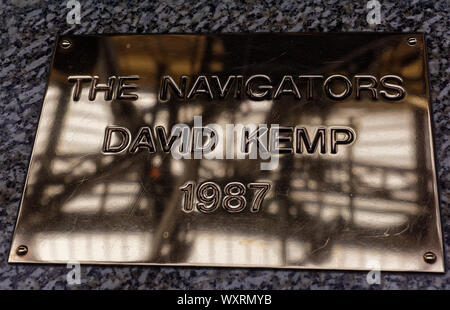 Brass plaque giving credit to David Kemp for 'The Navigators' sculpture in Hay's Galleria, Southwark, London Stock Photo