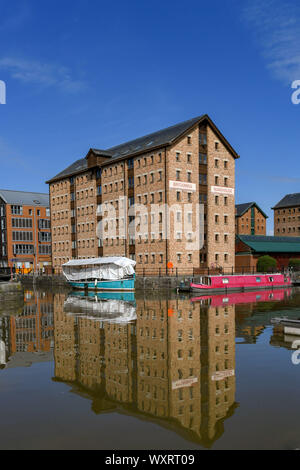 GLOUCESTER QUAYS, ENGLAND - SEPTEMBER 2019: Waterside apartments inn converted warehouses in the regenerated former docks in the Gloucester Quays. Stock Photo
