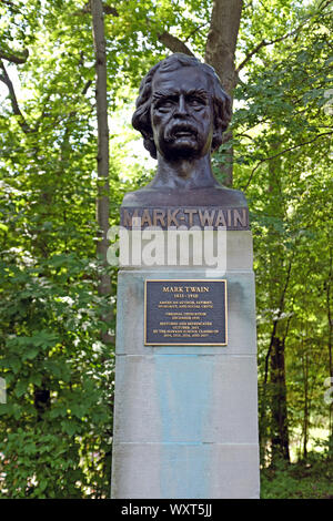 Bust of Samuel Langhorne Clemens, known as Mark Twain, honoring the American author in the Cultural Gardens of Cleveland, Ohio, USA. Stock Photo