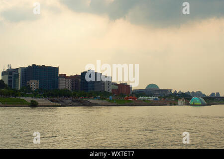 Hang river in Seoul in the evening with seagulls Stock Photo