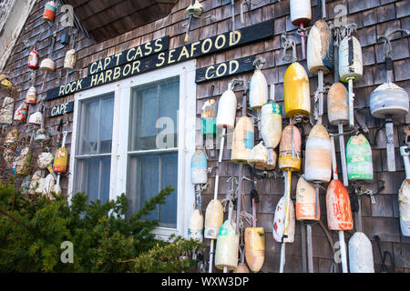 Oak shingles and colourful lobster buoys at Captain Cass - Cap't Cass Rock Harbor Seafood Cafe at Orleans, Cape Cod, New England, USA Stock Photo