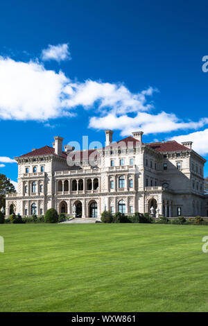 The Breakers, built 1895 as a summer estate by the Vanderbilt family, one of the famous Newport Mansions on Rhode Island, USA Stock Photo