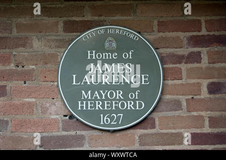 city of hereford plaque marking a home of 1627 hereford mayor james laurence, hereford, england Stock Photo