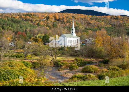 Typical New England scene - Stowe Church in a landscape of Fall foliage colours in Vermont, USA Stock Photo