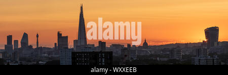 Panoramic View of London Skyline at Sunset from Leith Hill, Greenwich. Landmark buildings include The Shard, St Paul's Cathedral, Walkie Talkie Stock Photo