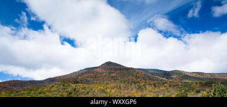 The Fall colours at picturesque and spectacular The Equinox Mountain in Manchester, Vermont, USA Stock Photo