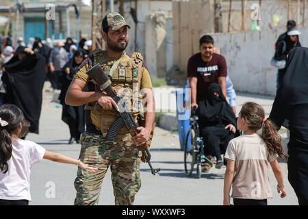 Samarra, Iraq. 18th Sep, 2019. A member of the Peace Companies (Saraya al-Salam), an Iraqi armed group linked to Iraq's Shia community and part of the Iraqi state-sponsored Popular Mobilization Forces (PMF), stands guard during security precautions against potential threats by the so-called Islamic State (IS) terror group. Credit: Ameer Al Mohammedaw/dpa/Alamy Live News Stock Photo