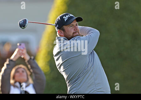 WENTWORTH, ENGLAND SEPT 18TH Shane Lowry tees off the first during the BMW PGA Championship Pro Am at Wentworth Club, Virginia Water on Wednesday 18th September 2019. (Credit: Jon Bromley | MI News) Editorial use only, license required for commercial use. Photograph may only be used for newspaper and/or magazine editorial purposes Credit: MI News & Sport /Alamy Live News Stock Photo
