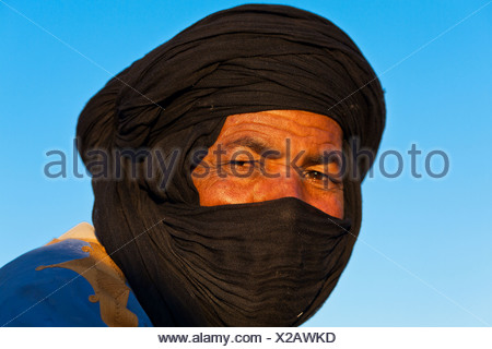 berber with traditional tagelmust, portrait, Morocco, Erg Chebbi Stock ...