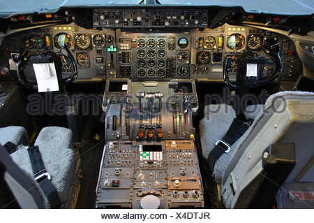 Cockpit of McDonnell Douglas DC-10-30/ER Stock Photo: 50231128 - Alamy