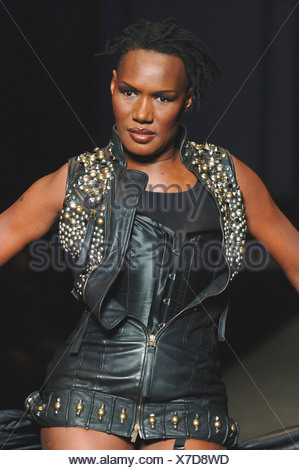 Grace Jones Catwalk Stock Photo 106549221 Alamy