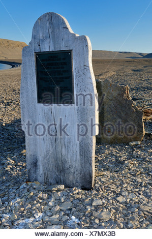 grave of the famous lost Franklin Expedition, Northwest Passage Stock ...