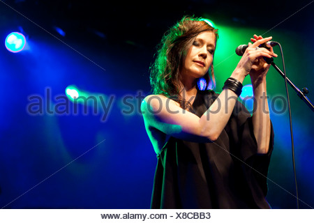 Louise Rhodes, singer of the British band Lamb, live in the Schueuer ...