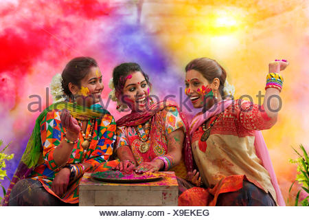holi festival traditional clothing