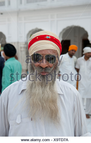 Portrait Indian man with turban glasses tikka and braided beard Sawai ...