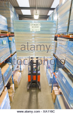 https://l450v.alamy.com/450v/xa116c/warehouse-worker-moving-boxes-on-forklift-xa116c.jpg