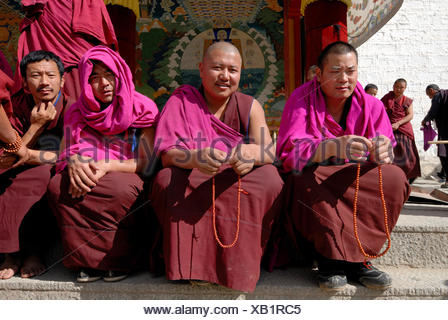 Robes Monks The Pa Gelug Wearing Order Tibetan Sitting Or Of UMqSVpLGz