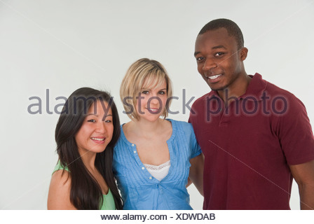 https://l450v.alamy.com/450v/xdwdab/2-young-women-and-a-young-man-dark-skinned-man-european-woman-asian-woman-xdwdab.jpg