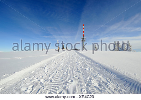 Rolled snow trail on the 1493m high Mt. Feldberg in the Black Forest, on the horizon the new Feldbergturm antenna with the