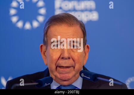 Madrid, Spanien. Dezember 2024. Edmundo Gonzalez, Anführer der venezolanischen Opposition, der in Spanien im Exil ist, spricht während des informativen Frühstücks des Forum Europe in Madrid, das vom New Economy Forum im Mandarin Oriental Ritz Hotel organisiert wird. (Foto: Luis Soto/SOPA Images/SIPA USA) Credit: SIPA USA/Alamy Live News Stockfoto