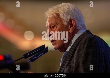 Madrid, Spanien. Dezember 2024. Felipe Gonzalez, ehemaliger Präsident Spaniens, spricht vor dem Publikum während des Frühstücksbriefings des Europa-Forums in Madrid, das vom New Economy Forum im Mandarin Oriental Ritz Hotel organisiert wurde. (Foto: Luis Soto/SOPA Images/SIPA USA) Credit: SIPA USA/Alamy Live News Stockfoto