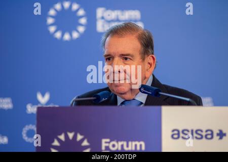 Madrid, Spanien. Dezember 2024. Edmundo Gonzalez, Anführer der venezolanischen Opposition, der in Spanien im Exil ist, spricht während des informativen Frühstücks des Forum Europe in Madrid, das vom New Economy Forum im Mandarin Oriental Ritz Hotel organisiert wird. (Foto: Luis Soto/SOPA Images/SIPA USA) Credit: SIPA USA/Alamy Live News Stockfoto