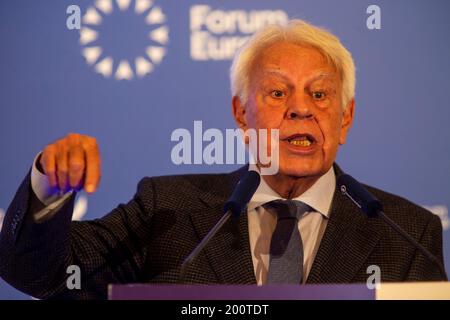 Madrid, Spanien. Dezember 2024. Felipe Gonzalez, ehemaliger Präsident Spaniens, spricht vor dem Publikum während des Frühstücksbriefings des Europa-Forums in Madrid, das vom New Economy Forum im Mandarin Oriental Ritz Hotel organisiert wurde. (Foto: Luis Soto/SOPA Images/SIPA USA) Credit: SIPA USA/Alamy Live News Stockfoto