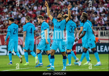 Piräus, Griechenland. 18 Sep, 2019. Tottenham ist Lucas Moura (C) feiert sein Ziel während der UEFA Champions League Gruppe B Fußballspiel zwischen Olympiakos Piräus und Tottenham in Piräus, Griechenland, Sept. 18, 2019 statt. Credit: Panagiotis Moschandreou/Xinhua Stockfoto