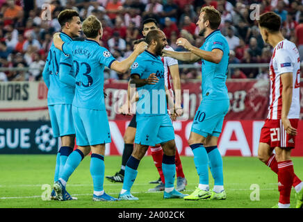 Piräus, Griechenland. 18 Sep, 2019. Tottenham ist Lucas Moura (C) feiert sein Ziel während der UEFA Champions League Gruppe B Fußballspiel zwischen Olympiakos Piräus und Tottenham in Piräus, Griechenland, Sept. 18, 2019 statt. Credit: Panagiotis Moschandreou/Xinhua Stockfoto