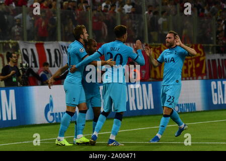 Piräus, Griechenland. 18 Sep, 2019. Feiern von Tottenham die Spieler für das erste Ziel ihrer Club. (Foto von Dimitrios Karvountzis/Pacific Press) Quelle: Pacific Press Agency/Alamy leben Nachrichten Stockfoto