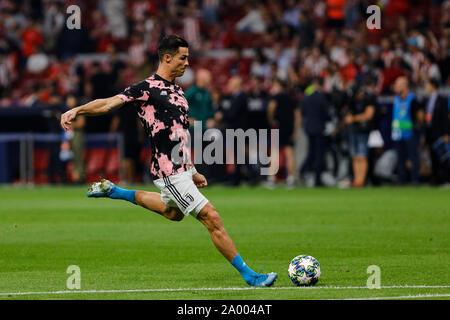 Madrid, Spanien. 18 Sep, 2019. Cristiano Ronaldo von Juventus Turin warm up vor dem UEFA Champions League Spiel zwischen Atlético de Madrid und Juventus Turin an Wanda Metropolitano Stadion in Madrid, Spanien. Final Score: Atletico de Madrid 2-Juventus 2. Credit: SOPA Images Limited/Alamy leben Nachrichten Stockfoto